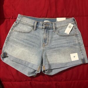 Old Navy women’s shorts .. brand new says size 0 but more like a size 3